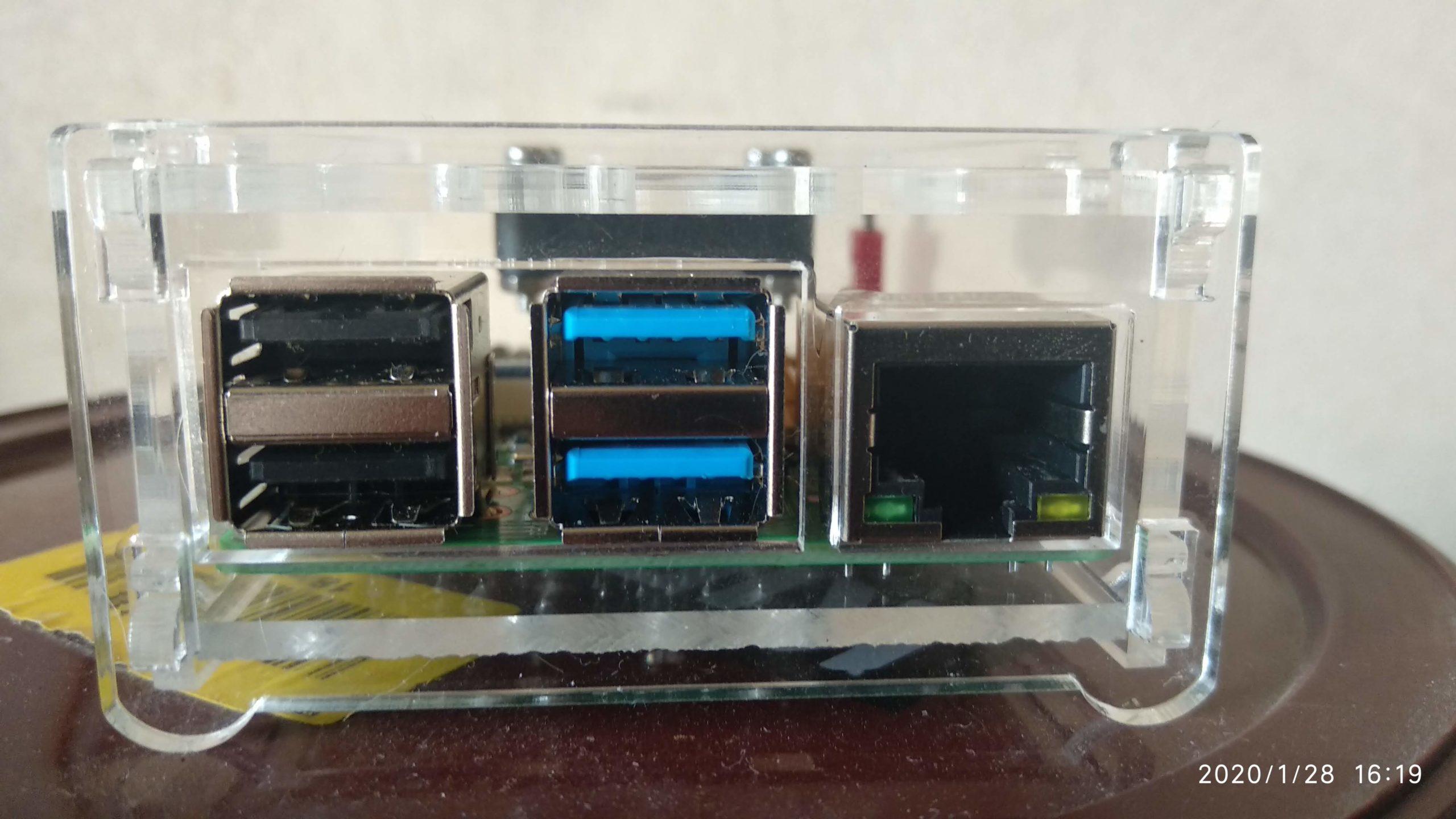 Puertos USB 2.0 y 3.0 además de Ethernet