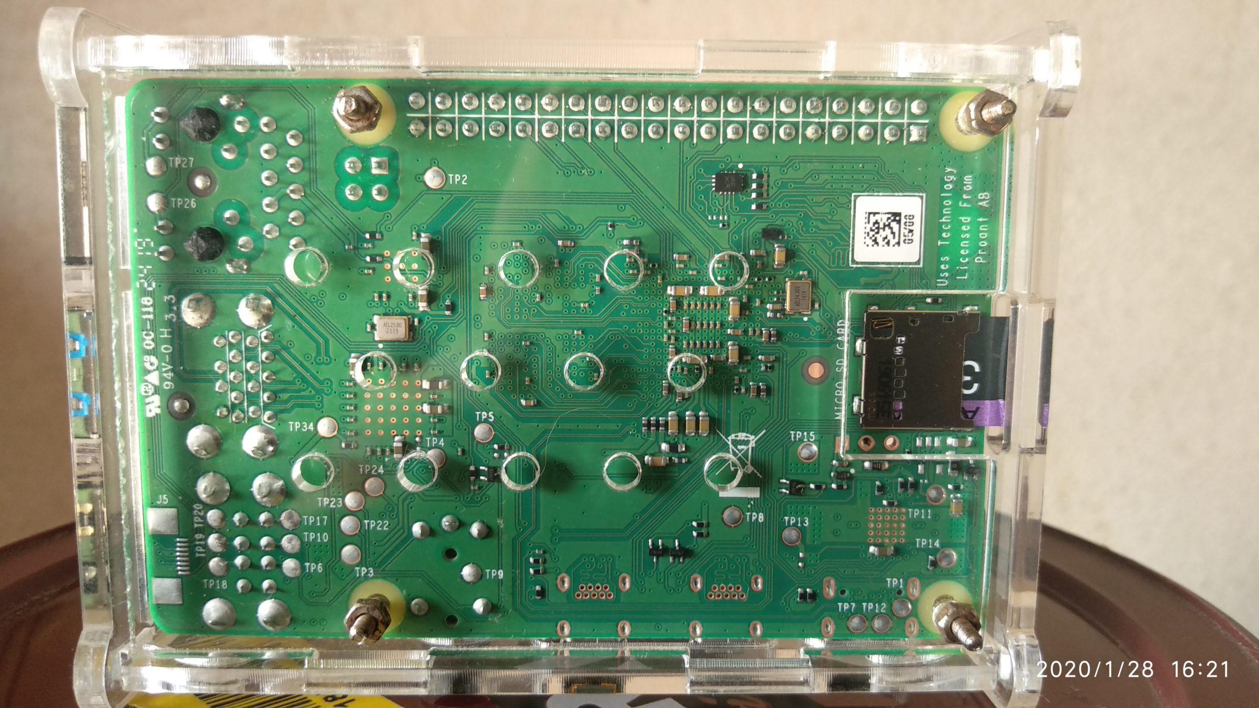 Vista inferior de carcasa de Raspberry Pi 4
