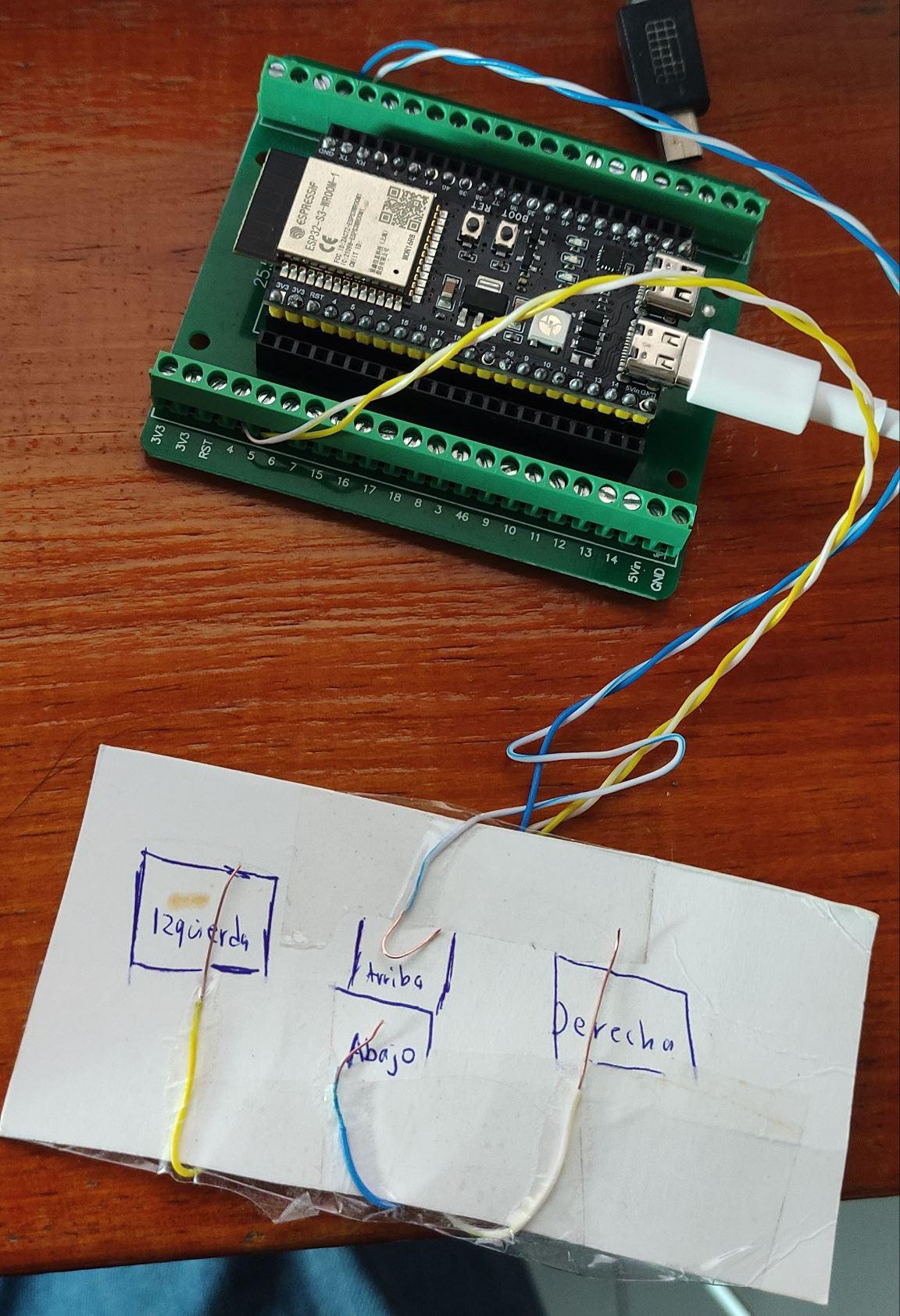 ESP32-S3 con cables largos para medir touch y enviar tecla física