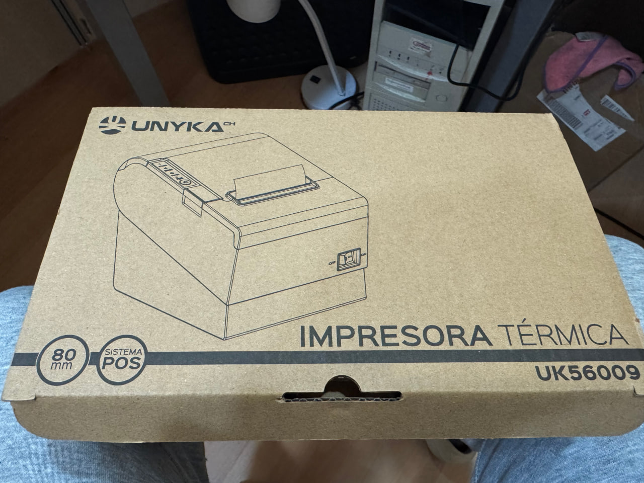 Vista frontal de la impresora térmica UNYKAch POS5 UK56009